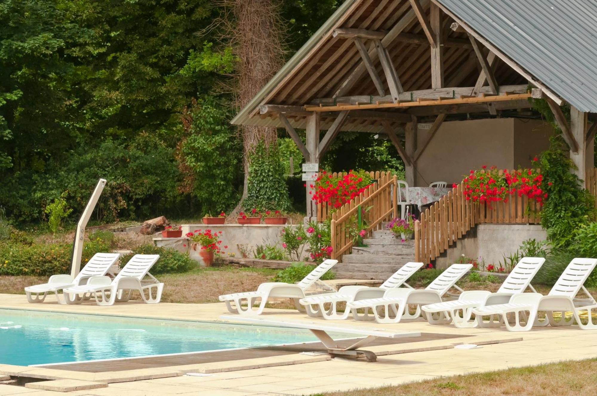 Chateau De Salvert - 4 Gites - 32 Personnes Neuillé Exteriör bild
