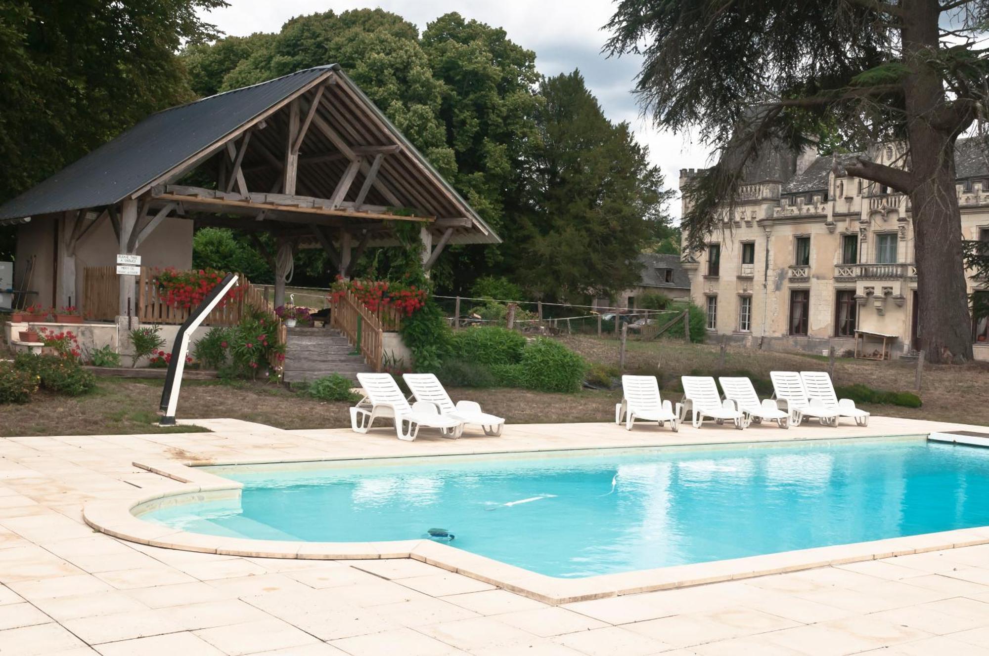 Chateau De Salvert - 4 Gites - 32 Personnes Neuillé Exteriör bild