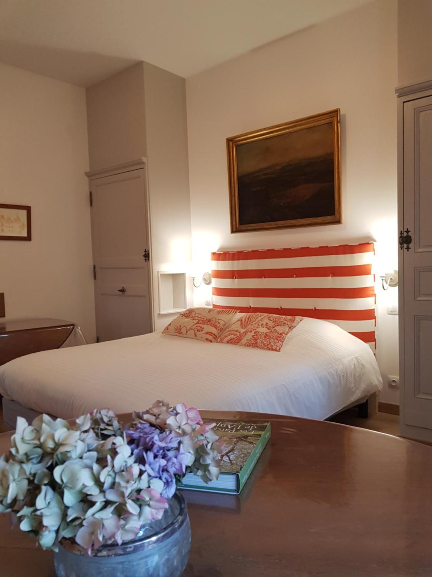 Chateau De Salvert - 4 Gites - 32 Personnes Neuillé Exteriör bild