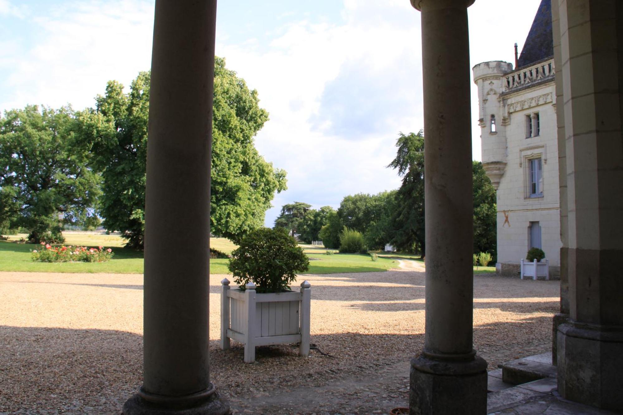 Chateau De Salvert - 4 Gites - 32 Personnes Neuillé Exteriör bild
