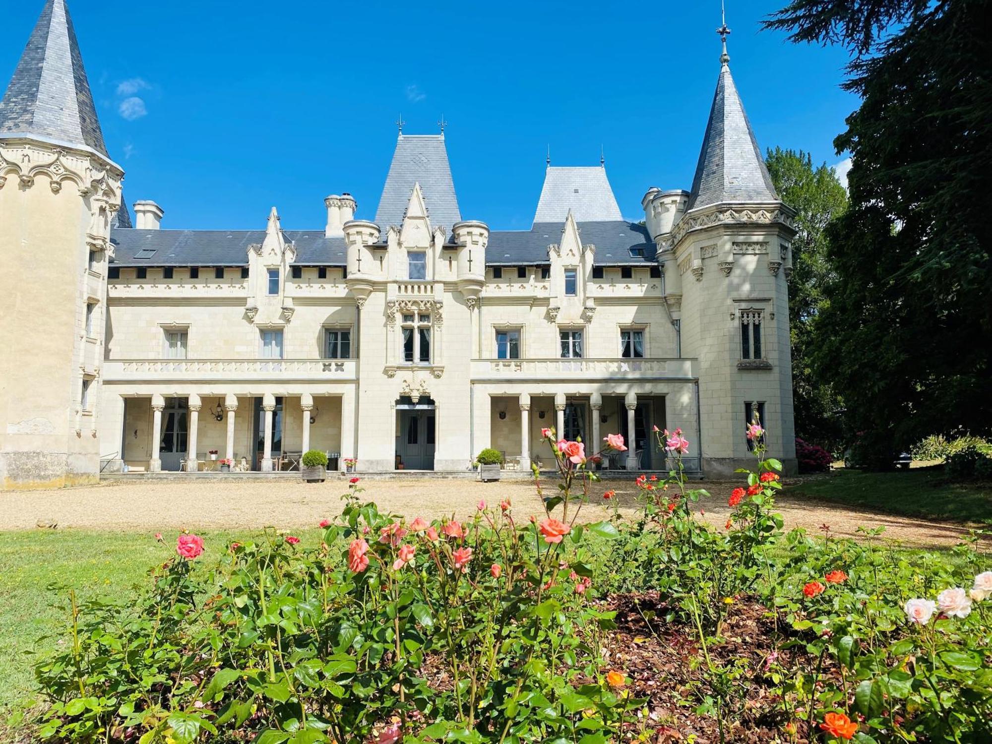Chateau De Salvert - 4 Gites - 32 Personnes Neuillé Exteriör bild