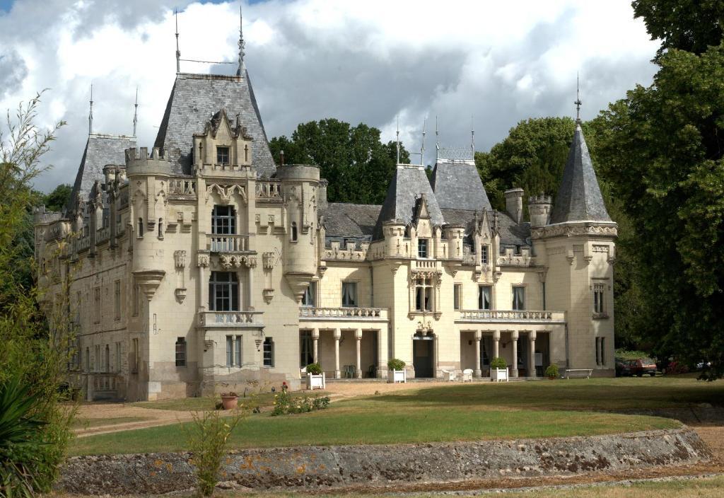 Chateau De Salvert - 4 Gites - 32 Personnes Neuillé Exteriör bild