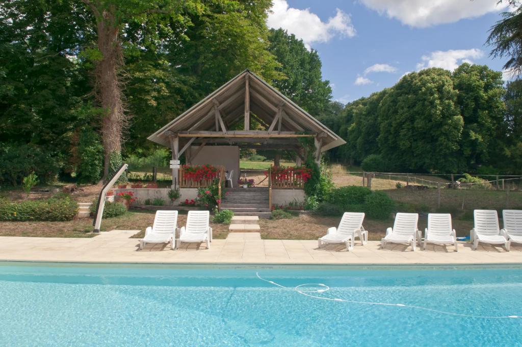 Chateau De Salvert - 4 Gites - 32 Personnes Neuillé Exteriör bild