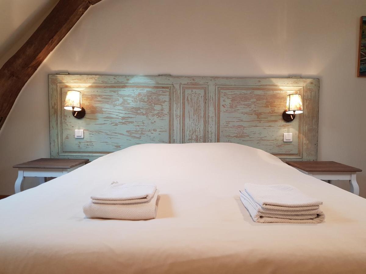 Chateau De Salvert - 4 Gites - 32 Personnes Neuillé Exteriör bild
