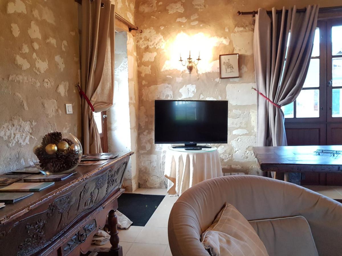 Chateau De Salvert - 4 Gites - 32 Personnes Neuillé Exteriör bild
